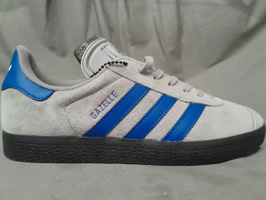 BOXED PAIR OF ADIDAS GAZELLE SHOES IN GREY/BLUE UK SIZE 8