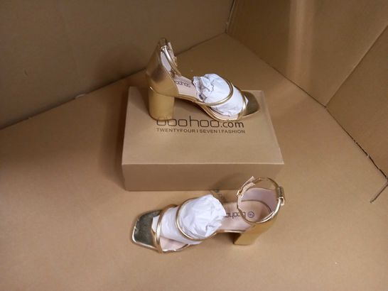BOXED PAIR OF BOOHOO GOLD PLATFORM SANDALS  - SIZE 7