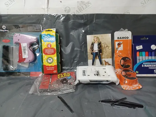 BOX OF APPROXIMATELY 15 ASSORTED ITEMS TO INCLUDE - BONNIE TYLER SIGNED CARD , 8 MARKERS , DISH MATIC SPONGE ETC