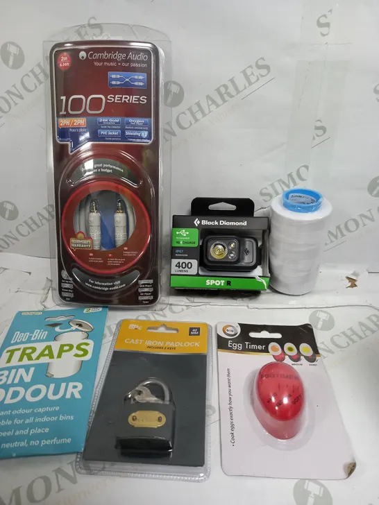 BOX OF APPROXIMATELY 10 ASSORTED ITEMS TO INCLUDE - EGG TIMER, BLACK DIAMOND LIGHT, PADLOCK ETC