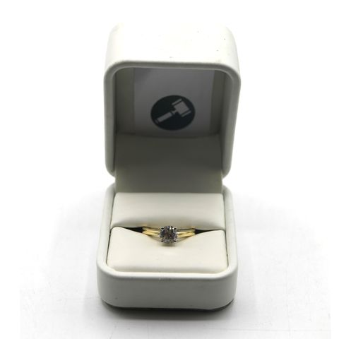 18ct GOLD SOLITAIRE RING SET WITH A DIAMOND WEIGHING +-1.12ct