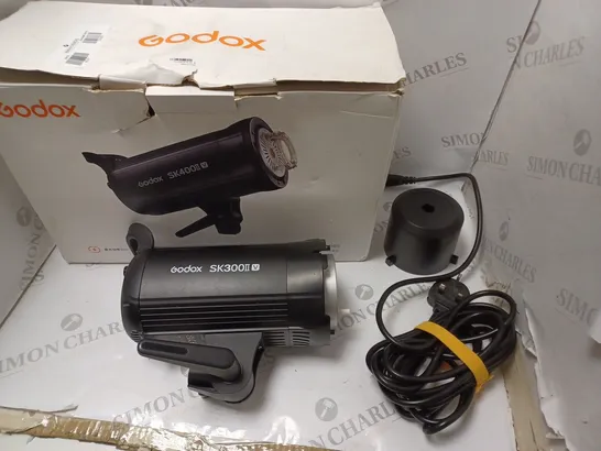 BOXED GODOX SK400II-V STUDIO FLASH LIGHTING WITH LCD DISPLAY. 300 WATTS MAX POWER