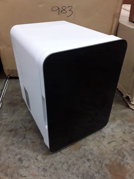BOXED ATRAVESAR COLD-WARM MINI ELECTRONIC REFRIGERATOR BLACK (1 BOX)