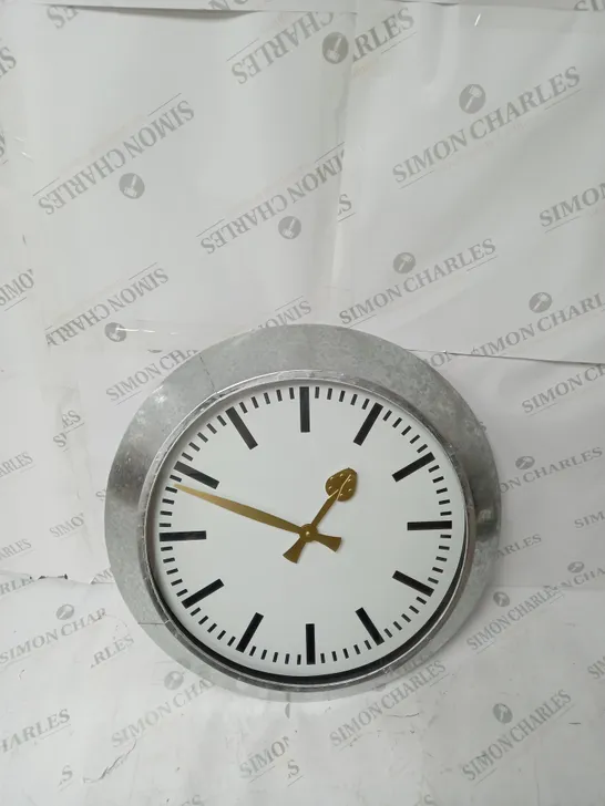 BUNDLEBERRY ROUND WALL CLOCK