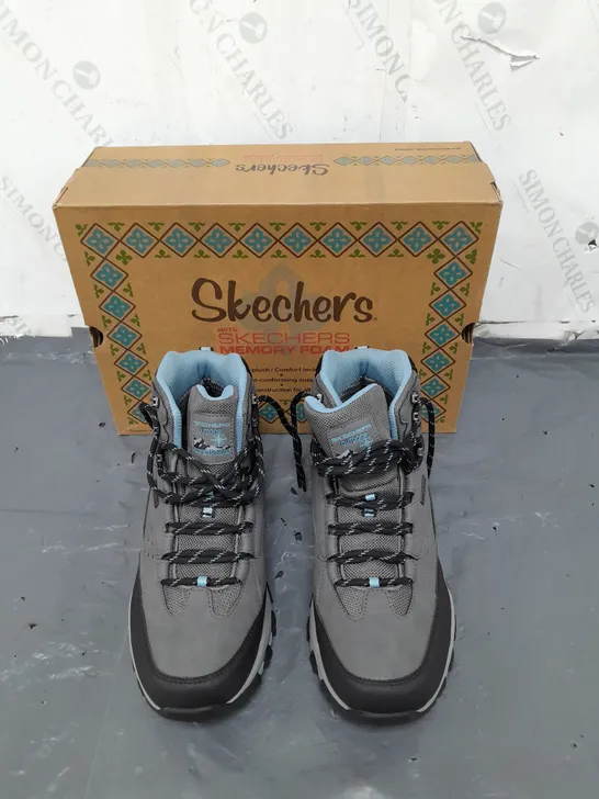 SKECHERS MEMORY FOAM SIZE 7 GREY/BLUE WALKING BOOTS 