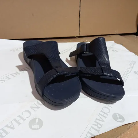 VIONIC ELLIE SANDAL BLUE SIZE 7