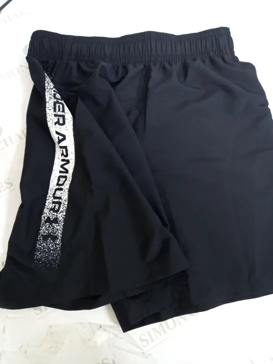 UNDER ARMOUR LOOSE FITTING SHORTS - MEDIUM