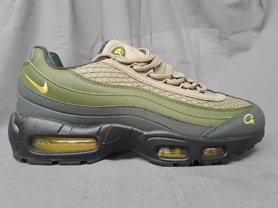 BOXED PAIR OF NIKE AIR MAX 95 SP SHOES IN GREEN/BLACK UK SIZE 9