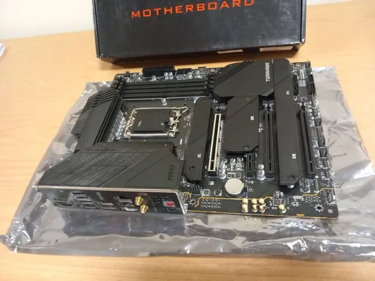 BOXED MSI MOTHERBOARD TOMAHAWK Z790