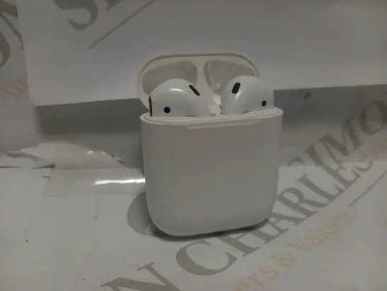 APPLE AIRPODS