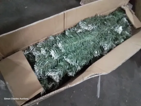 BOXED 6' FRIOSTED TIP CHRISTMAS TREE 