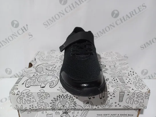 CLARKS AEON PACE O BLACK TRAINERS - UK 1 1/2 