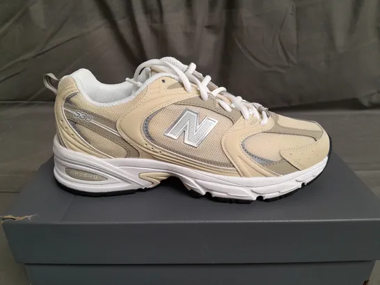 BOXED PAIR OF NE WBALANCE TRAINERS SIZE UK 5