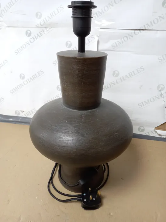 UNBOXED TABLE LAMP IN BROWN 