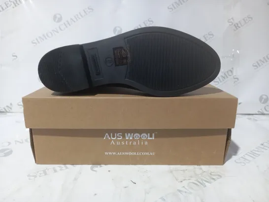 BOXED PAIR OF AUS WOOLI AUSTRALIA DOUBLE BAY BOOTS IN BLACK UK SIZE 6