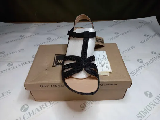 BOXED CUSHION WALK DIAMANTE TRIM SANDALS SIZE 7