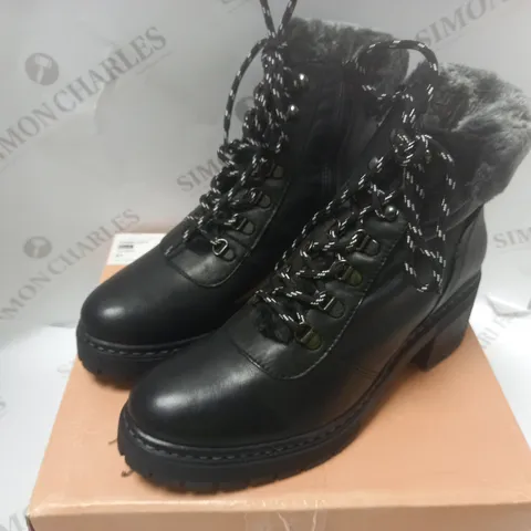 CHALOTT BLACK LEATHER ANKLE BOOTS - SIZE 8