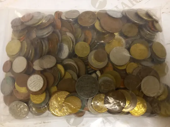 LOT OF APPROXIMATELY 100 ASSORTED COINS