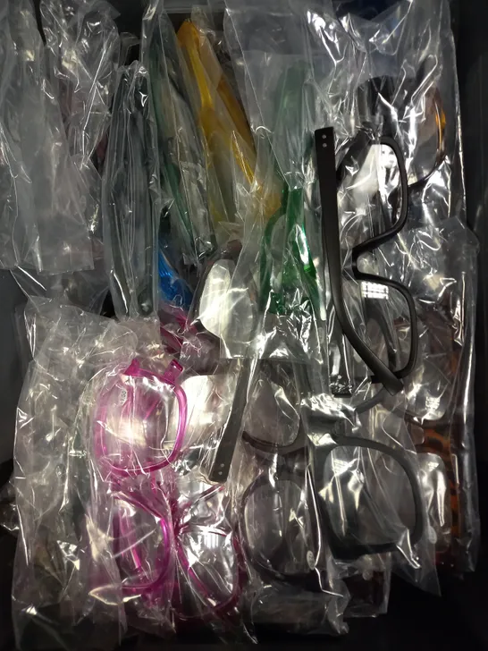 LARGE QUANTITY OF ASSORTED READING GLASSES IN VARIOUS STRENGTHS & COLOURS 