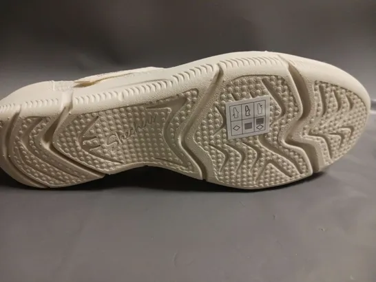 SKECHERS AIR COOLED MEMORY FOAM SLIP ON PUMPS CREAM SIZE 5.5