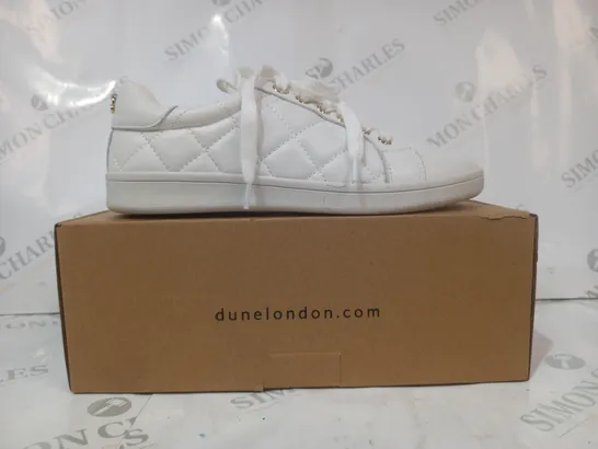 BOXED PAIR OF DUNE LONDON QUILTED LEATHER SHOES IN WHITE SIZE 6