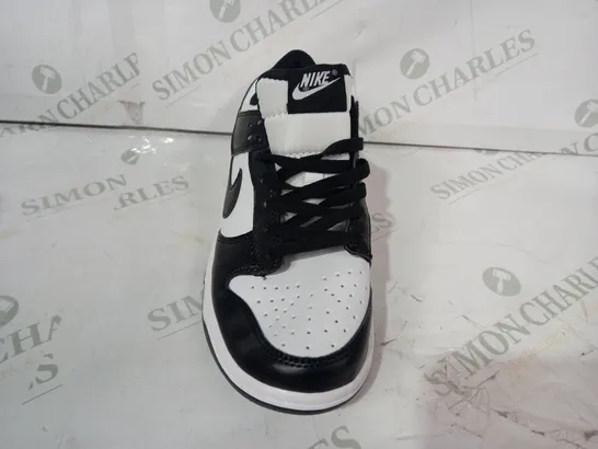 PAIR OF NIKE TRAINERS IN BLACK/WHITE UK SIZE 5.5