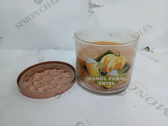 BATH AND BODY WORKS SCENTED CANDLE CARAMEL PUMPKIN SWIRL 411G