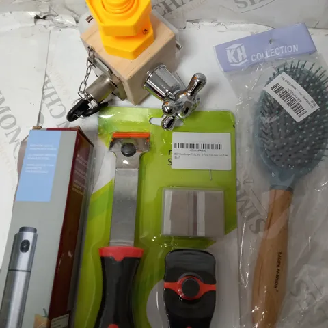 BOX OF ASSORTED ITEMS TO INCLUDE - GLASS SCRAPER / HAIR BRUSH /OIL/VINAGER SPRAYER 