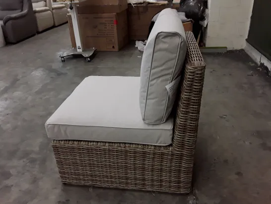 BOXED MIDDLE SOFA CHAIR -NATURAL