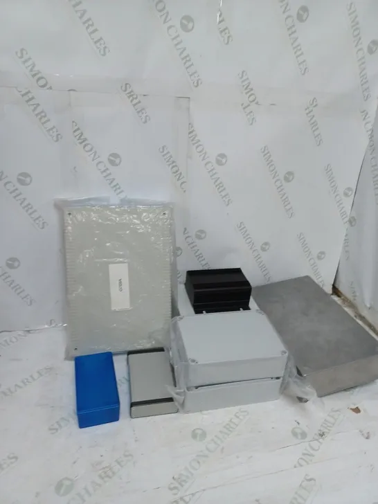 BOX OF ASSORTED METAL CONTAINERS AND METAL STORAGE CONTAINERS 