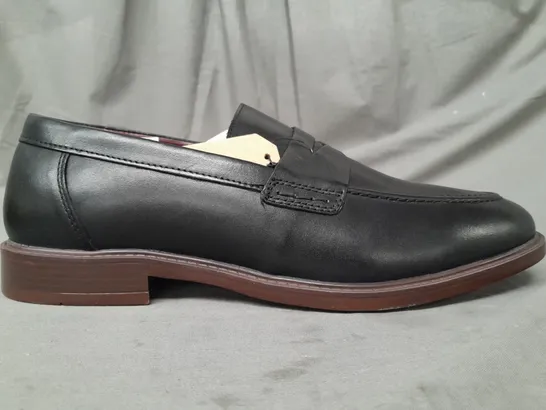 BOXED PAIR OF THOMAS CRICK LOAFERS IN BLACK UK SIZE 10