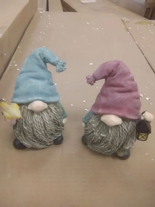 BOXED PAIR OF LED GNOMES FIGURES