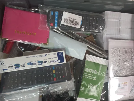 LOT OF APPROXIMATELY 15 ASSORTED HOUSEHOLD ITEMS TO INCLUDE MINI DIGITAL SCALE, TV REMOTE, ETC