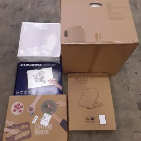 PALLET OF ASSORTED PRODUCTS INCLUDING CAT LITTER BOX, TOILET SEAT, CUTTING BOARD, A3 LED LIGHT PAD, ROUND LED CEILING LAMP 