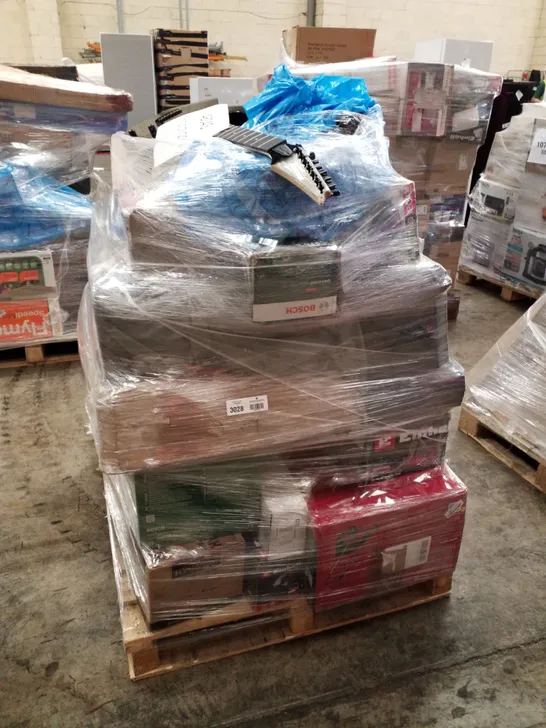 PALLET OF APPROXIMATELY 17 UNPROCESSED RAW RETURN HOUSEHOLD AND ELECTRICAL GOODS TO INCLUDE;