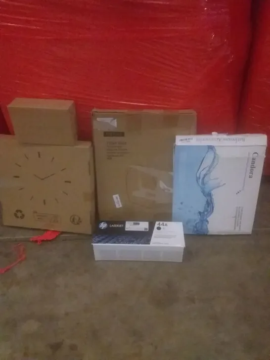 PALLET OF ASSORTED ITEMS INCLUDING WALL CLOCK, DAY MOON LIGHT, TOILET SEAT, HP PRINT CARTRIDGE