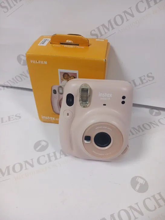 BOXED FUJI FILM NSTAX MINI 11 INSTANT CAMERA