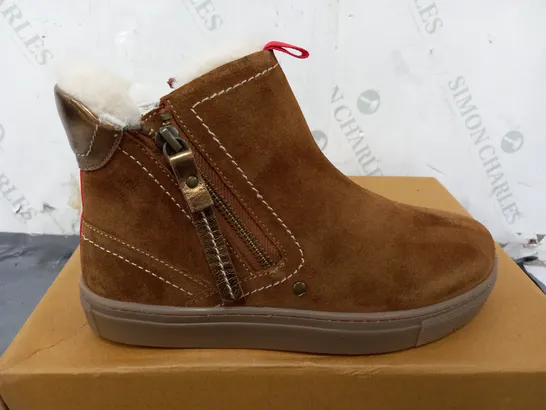 WHITE STUFF SHEARLING ZIP CUPSOLE BOOTS IN BROWN - SIZE 3