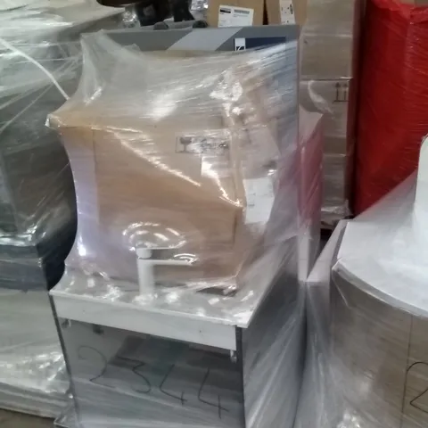 PALLET OF ASSORTED END OF LINE BATHROOM STOCK INCLUDING BATHROOM CABINETS & BASINS