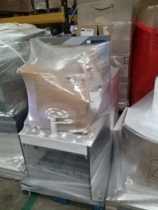 PALLET OF ASSORTED END OF LINE BATHROOM STOCK INCLUDING BATHROOM CABINETS & BASINS