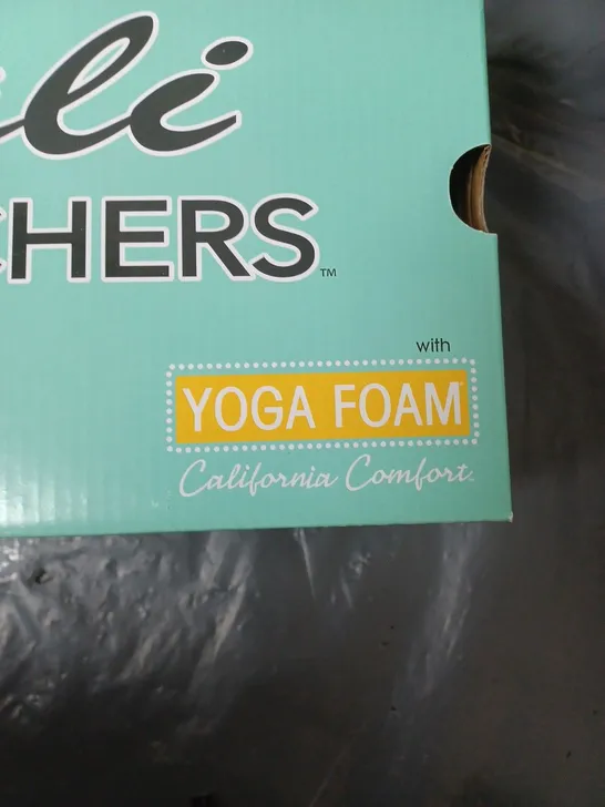 BOXED PAIR OF YOGA FOAM CALI SKECHERS SANDALS UK SIZE 6