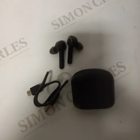 TECH NOISE CANCELLING TRUE WIRELESS EARPHONES & CHARGING CASE 