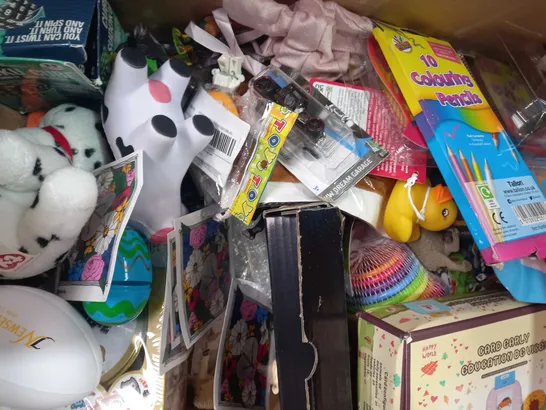 BOX OF APPROXIMATELY 20 ASSORTED TOYS AND GAMES TO INCLUDE WHOT GAME, FELT TIP PENS, MAGNI RINGS, ETC