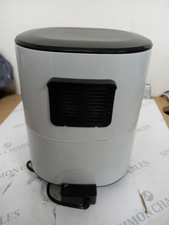 COOK'S ESSENTIALS 5.8L AIR FRYER IN SLATE GREY - VISABLE DAMAGE 