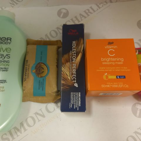 LOT OF APPROXIMATELY 20 ASSORTED COSMETIC ITEMS TO INCLUDE GARNIER ULTRA-REPLENISHING LOTION, BODY SHOP WILD ARGAN OIL SOAP, BOOTS VITAMIN C SLEEPING MASK, ETC