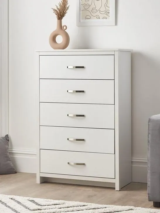 BOXED GRADE 1 ELY 5 DRAWER CHEST OF DRAWERS IN WHITE - 1 OF 1