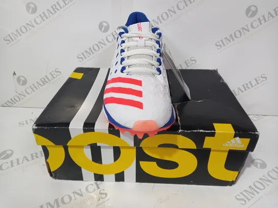 BOXED PAIR OF ADIDAS ADIZERO BOOST SL22 CRICKET SHOES IN WHITE/BLUE/RED UK SIZE 7