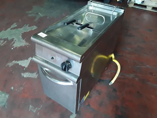 BARON WHEELED CATERING DEEP FAT FRYER 