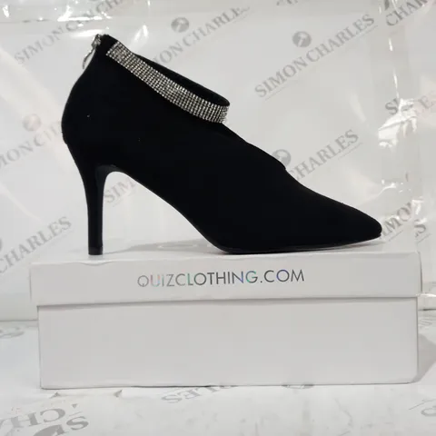 BOXED PAIR OF QUIZ POINTED TOE HEELED ANKLE STRAP SHOES IN BLACK SIZE 7