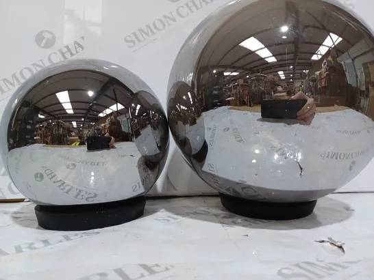 BOXED KELLY HOPPEN SET OF 2 INDOOR OUTDOOR PRELIT GLASS DECOR - REFLECTIVE ORBS